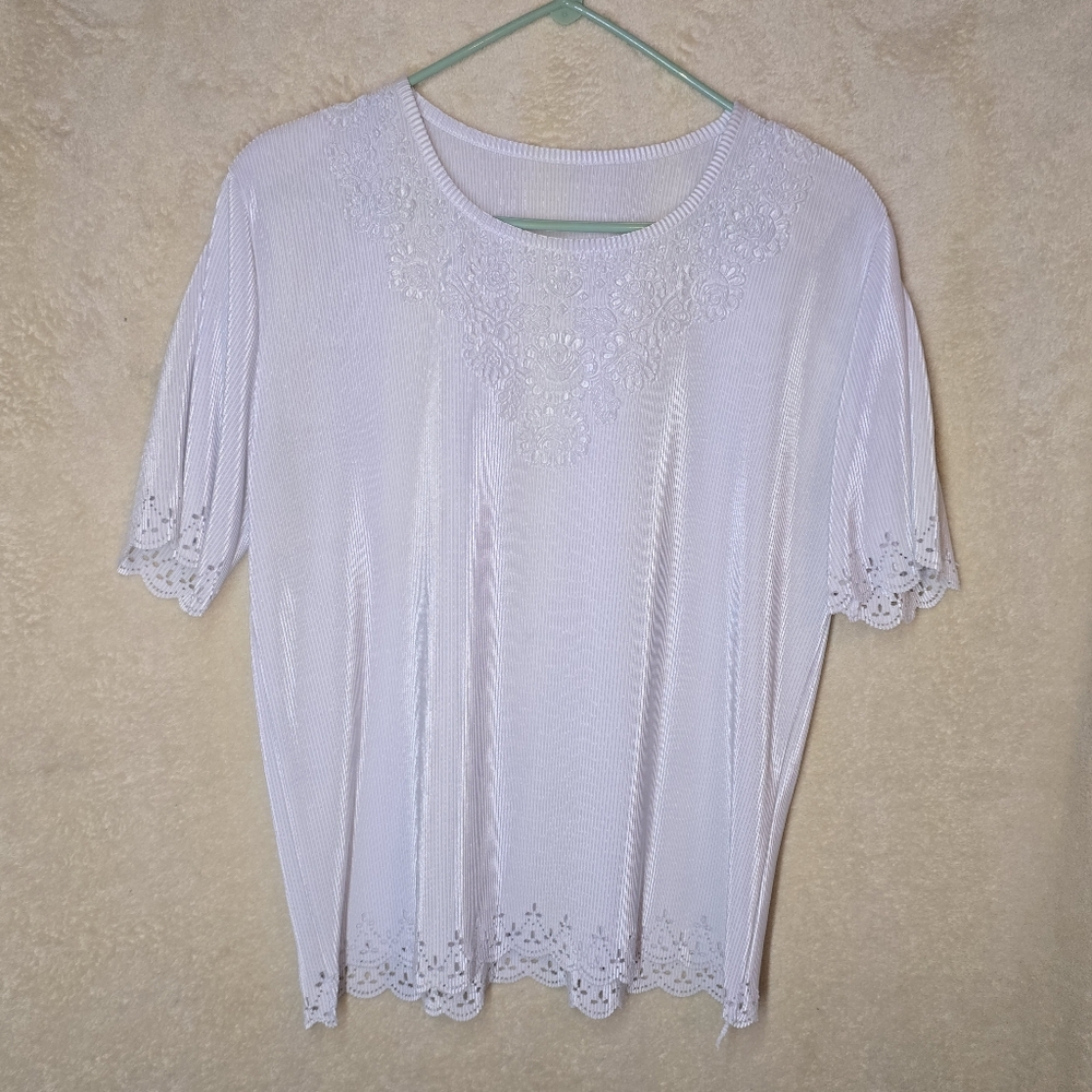 T Shirt Women’s White Embellished Embroidered Short Sleeve Classic Stretch - Picture 2 of 7